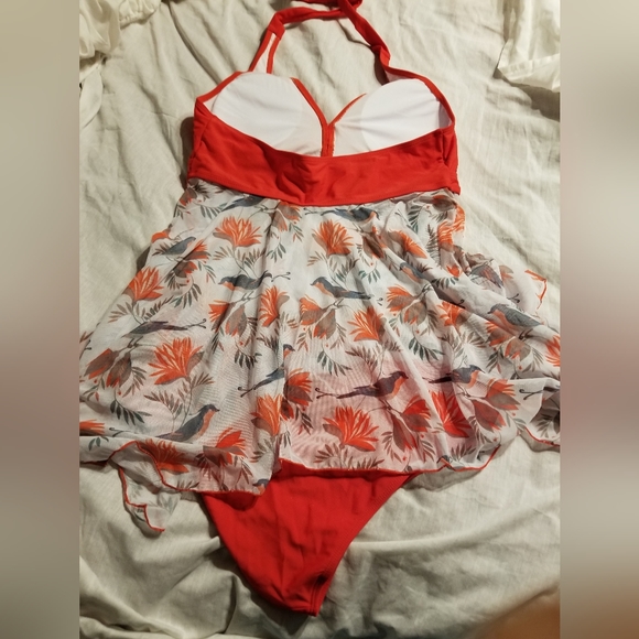 Nwot swim dress large one piece attached skirt. Adorable and flattering super cu - Picture 9 of 10